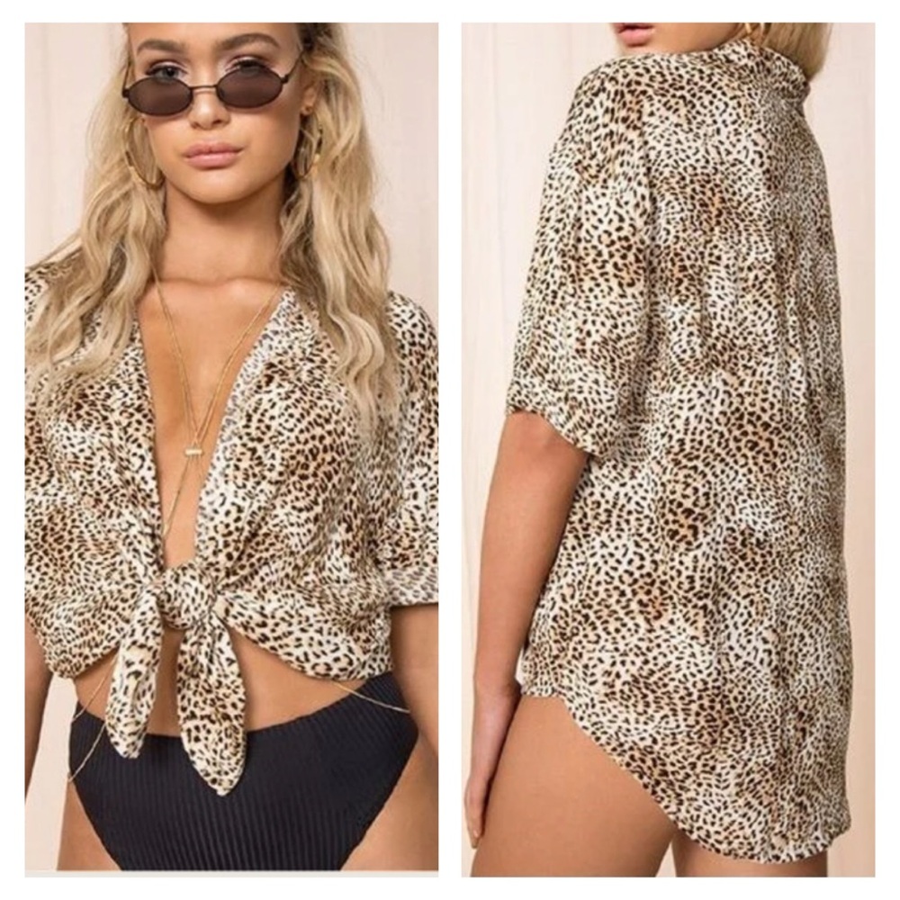 Amuse Society Feline Leopard Print Woven Top Button Front Collared V Neck Size L